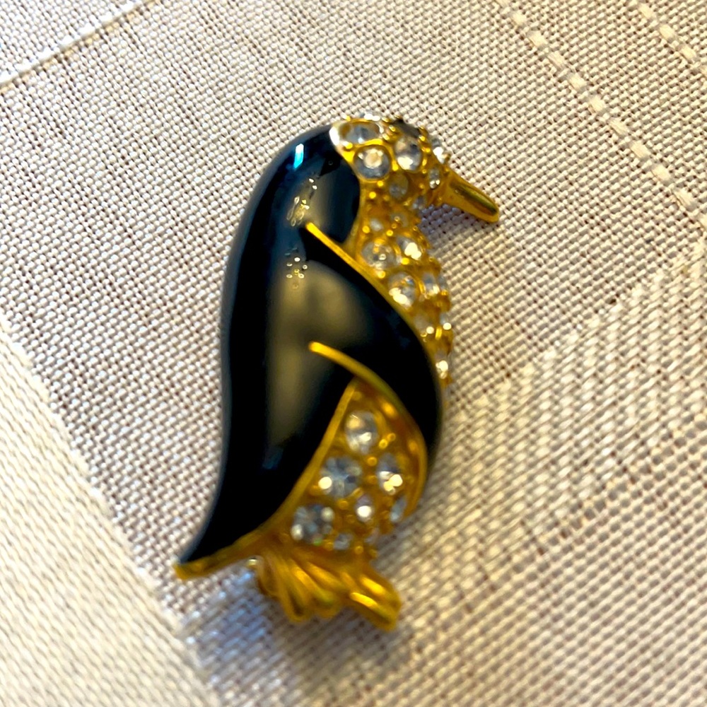 PENGUIN PIN VINTAGE